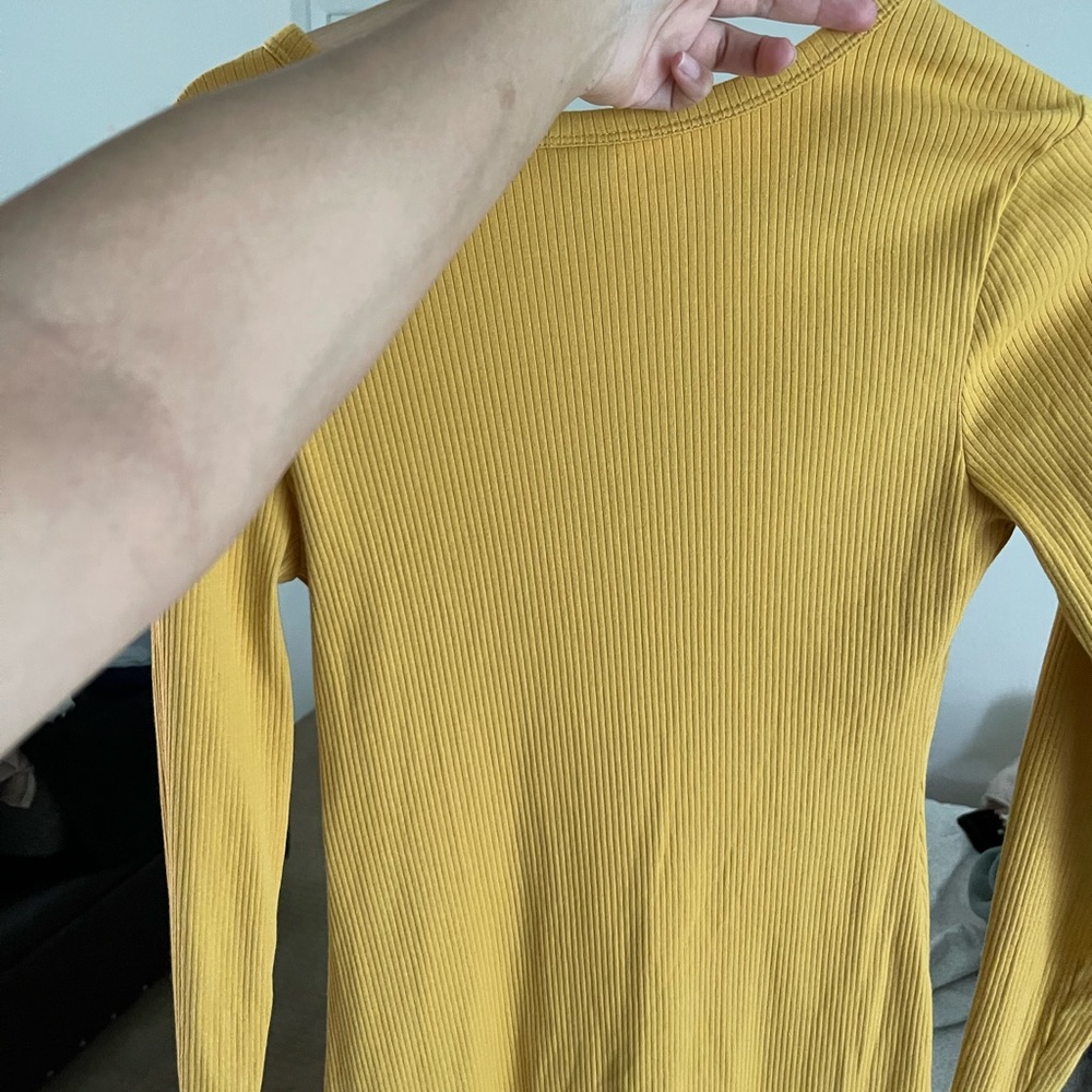 Hello ladies selling all summer clothes for the low !